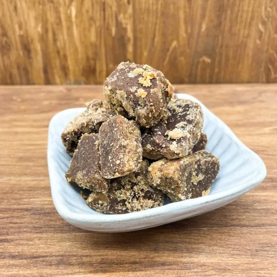 しっとりとした甘みとミネラル豊富な味わいが楽しめる鹿児島黒糖菓子